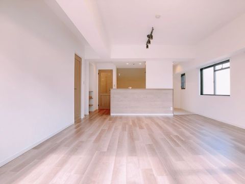 新調されたシステムキッチンは人気の対面式を採用。ご家族や友人との会話を楽しみながらお料理が出来ます。